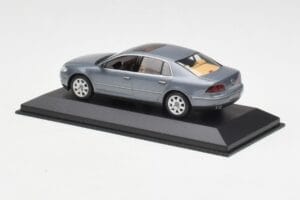 Volkswagen Phaeton 3D Harmaa Minichamps 1:43 3D0099300GPR7Q Metalli — kuva 3 / 4