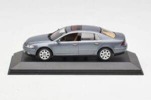 Volkswagen Phaeton 3D Harmaa Minichamps 1:43 3D0099300GPR7Q Metalli