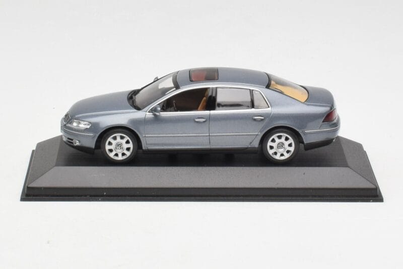 Volkswagen Phaeton 3D Harmaa Minichamps 1:43 3D0099300GPR7Q Metalli