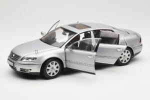 Volkswagen Phaeton D1 Silver Metallic AUTOart 1:18 79742 Metalli — kuva 2 / 8