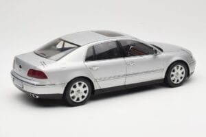 Volkswagen Phaeton D1 Silver Metallic AUTOart 1:18 79742 Metalli — kuva 3 / 8