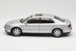 Volkswagen Phaeton D1 Silver Metallic AUTOart 1:18 79742 Metalli — kuva 4 / 8