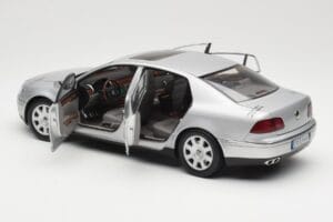 Volkswagen Phaeton D1 Silver Metallic AUTOart 1:18 79742 Metalli — kuva 5 / 8