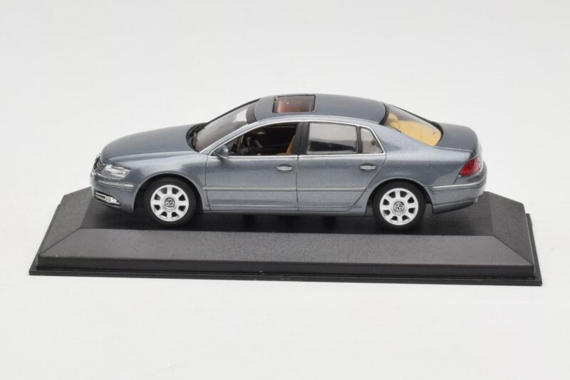 Volkswagen Phaeton Light Blue Metallic Minichamps 1:43 VW002 Metalli