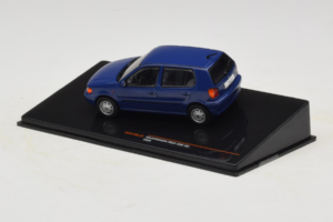 Volkswagen Polo Mk3 Sininen IXO 1:43 CLC579N Metalli — kuva 3 / 4