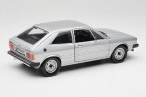 Volkswagen Scirocco GT Mk1 Silver Metallic Revell 1:18 08833 Metalli — kuva 3 / 8