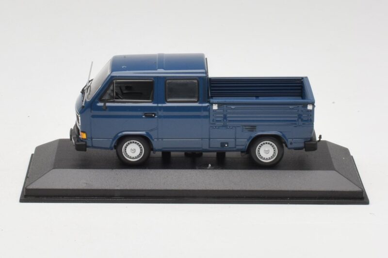 Volkswagen T3 Double Cab Flatbed Sininen Minichamps 1:43 400055260 Metalli