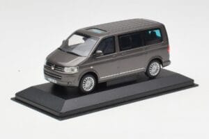 Volkswagen T5 Bus Bronze Metallic Minichamps 1:43 4039378412203 Metalli — kuva 2 / 4