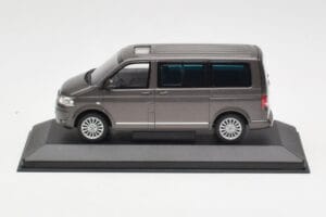 Volkswagen T5 Bus Bronze Metallic Minichamps 1:43 4039378412203 Metalli