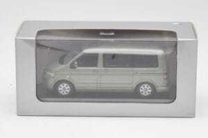 Volkswagen T5 Bus Fresco Green Minichamps 1:43 T5001-B Metalli — kuva 4 / 4