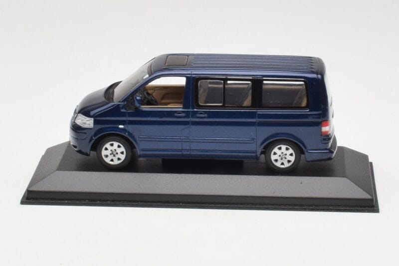 Volkswagen T5 Bus Shadow Blue Minichamps 1:43 842902102 Metalli