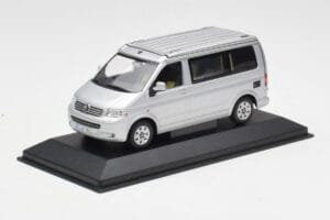 Volkswagen T5 California Hopea Minichamps 1:43 7H8099300GPA7W Metalli — kuva 2 / 4