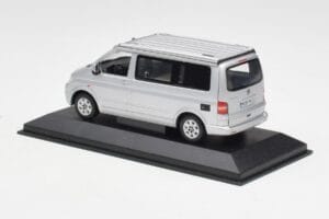 Volkswagen T5 California Hopea Minichamps 1:43 7H8099300GPA7W Metalli — kuva 3 / 4