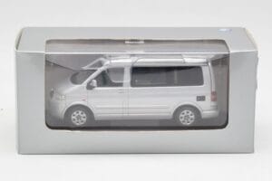 Volkswagen T5 California Hopea Minichamps 1:43 7H8099300GPA7W Metalli — kuva 4 / 4