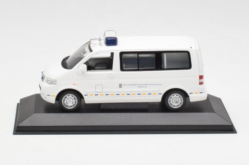 Volkswagen T5 Multivan Bundeswehr Ensihoitolääkäri Prototyyppi Minichamps 1:43 400052291-P1 Metalli
