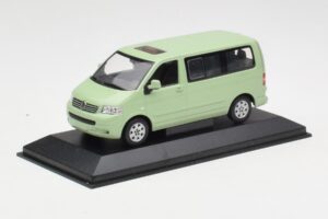 Volkswagen T5 Multivan California Limenvihreä Dealer Minichamps 1:43 400052201-D1 Metalli — kuva 2 / 4