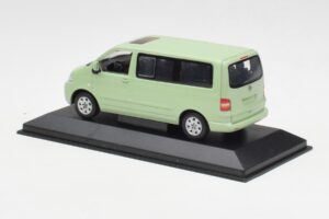 Volkswagen T5 Multivan California Limenvihreä Dealer Minichamps 1:43 400052201-D1 Metalli — kuva 3 / 4