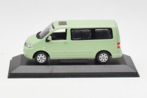 Volkswagen T5 Multivan California Limenvihreä Dealer Minichamps 1:43 400052201-D1 Metalli