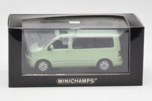 Volkswagen T5 Multivan California Limeenvihreä Minichamps 1:43 400052201 Metalli — kuva 4 / 4