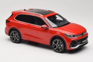 Volkswagen Tiguan eTSI R-Line Persimmon Red Metallic Otto 1:18 OT489 Hartsi — kuva 4 / 6