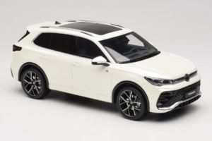 Volkswagen Tiguan R-Line Oryx White Pearl Otto 1:18 OT1219 Hartsi — kuva 4 / 6