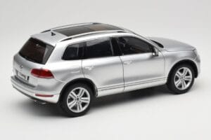 Volkswagen Touareg 7L Silver Metallic Kyosho 1:18 8821CS Metalli — kuva 3 / 8