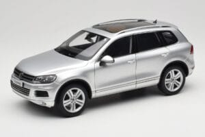 Volkswagen Touareg 7L Silver Metallic Kyosho 1:18 8821CS Metalli