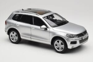 Volkswagen Touareg 7L Silver Metallic Kyosho 1:18 8821CS Metalli — kuva 6 / 8