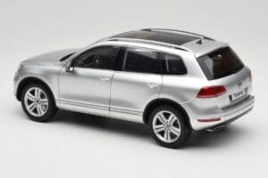 Volkswagen Touareg 7L Silver Metallic Kyosho 1:18 8821CS Metalli — kuva 7 / 8