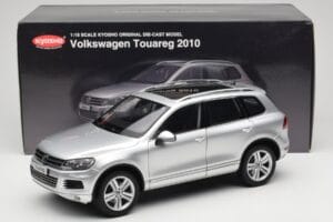 Volkswagen Touareg 7L Silver Metallic Kyosho 1:18 8821CS Metalli — kuva 8 / 8