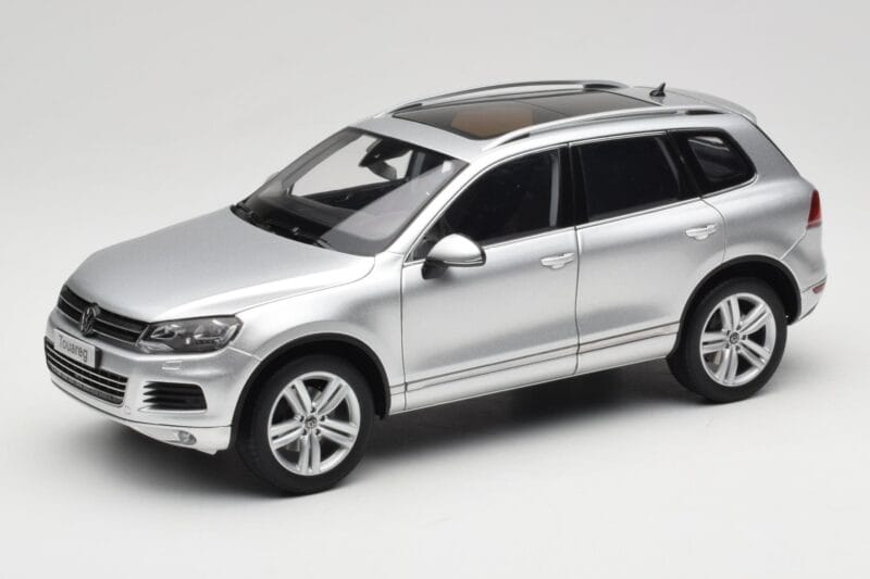 Volkswagen Touareg 7L Silver Metallic Kyosho 1:18 8821CS Metalli