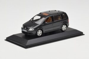 Volkswagen Touran 1T Tummanvihreä Minichamps 1:43 400052101 Metalli — kuva 2 / 4