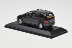 Volkswagen Touran 1T Tummanvihreä Minichamps 1:43 400052101 Metalli — kuva 3 / 4
