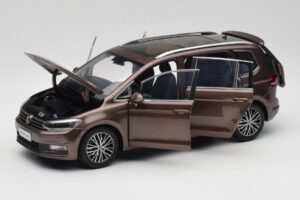 Volkswagen Touran 5T Ruskea Paudi Model 1:18 ZVE000003BRA Metalli — kuva 2 / 8