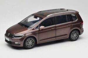 Volkswagen Touran 5T Ruskea Paudi Model 1:18 ZVE000003BRA Metalli