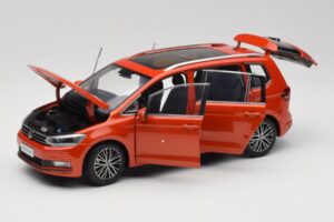 Volkswagen Touran 5T Oranssi Paudi Model 1:18 ZVE000003ORA Metalli — kuva 2 / 8