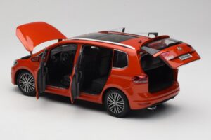 Volkswagen Touran 5T Oranssi Paudi Model 1:18 ZVE000003ORA Metalli — kuva 5 / 8