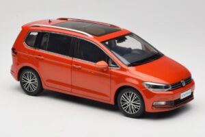 Volkswagen Touran 5T Oranssi Paudi Model 1:18 ZVE000003ORA Metalli — kuva 6 / 8