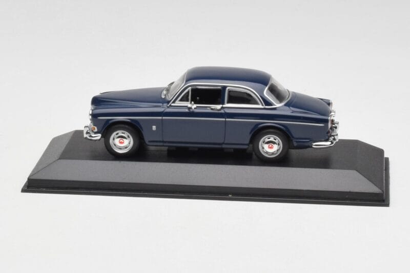 Volvo 121 Amazon Tummansininen Minichamps 1:43 VOLVO012 Metalli