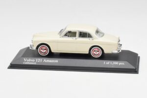 Volvo 121 Amazon Valkoinen Minichamps 1:43 430171040 Metalli