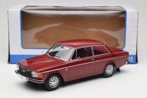 Volvo 142 Tummanpunainen MCG 1:18 MCG18443 Metalli — kuva 6 / 6