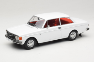 Volvo 142 Valkoinen MCG 1:18 MCG18445 Metalli
