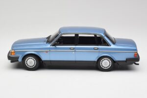Volvo 240 GL Sininen Metallic Minichamps 1:18 155171404 Metalli — kuva 3 / 6