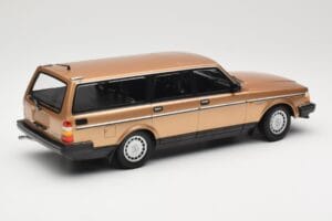 Volvo 240 GL Farmari Gold Metallic Minichamps 1:18 155171415 Metalli — kuva 2 / 6