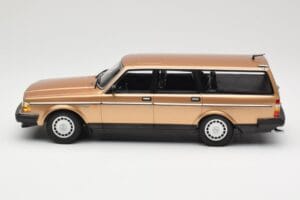 Volvo 240 GL Farmari Gold Metallic Minichamps 1:18 155171415 Metalli — kuva 3 / 6