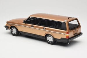 Volvo 240 GL Farmari Gold Metallic Minichamps 1:18 155171415 Metalli — kuva 5 / 6