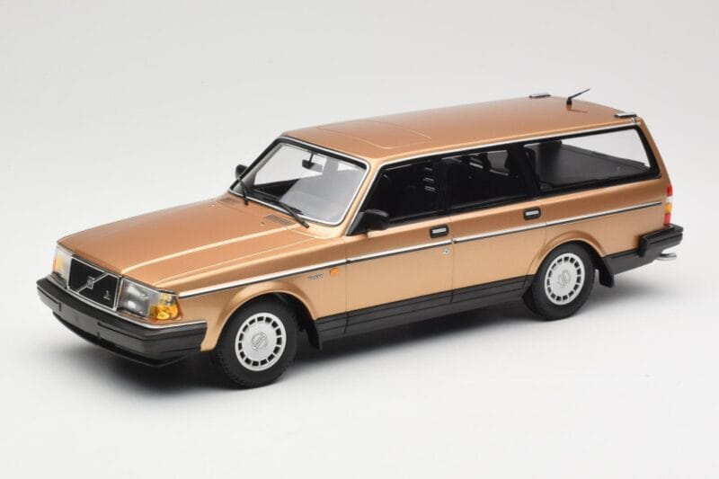 Volvo 240 GL Farmari Gold Metallic Minichamps 1:18 155171415 Metalli