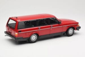 Volvo 240 GL Farmari Punainen Minichamps 1:18 155171411 Metalli — kuva 2 / 6