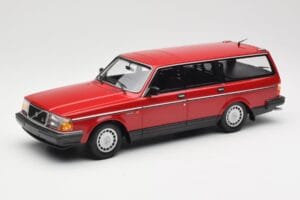 Volvo 240 GL Farmari Punainen Minichamps 1:18 155171411 Metalli