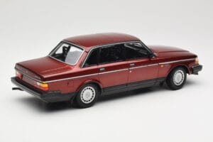 Volvo 240 GL Dark Red Metallic Minichamps 1:18 155171406 Metalli — kuva 2 / 6